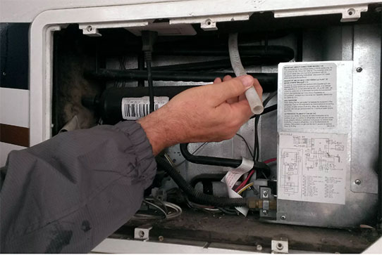 Прочистка слива (дренаж) холодильника в Звенигороде